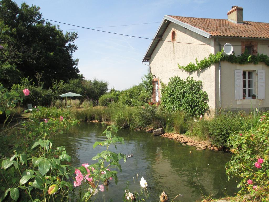 Вилла Chez Tartaud Lathus St Remy Экстерьер фото