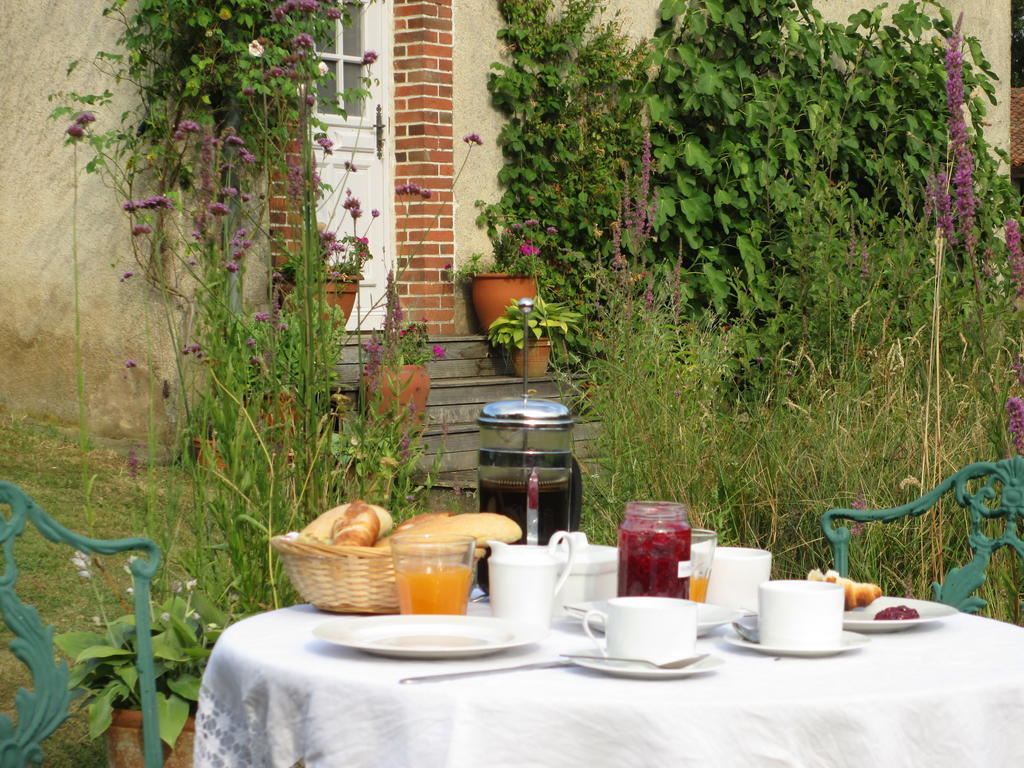 Вилла Chez Tartaud Lathus St Remy Экстерьер фото