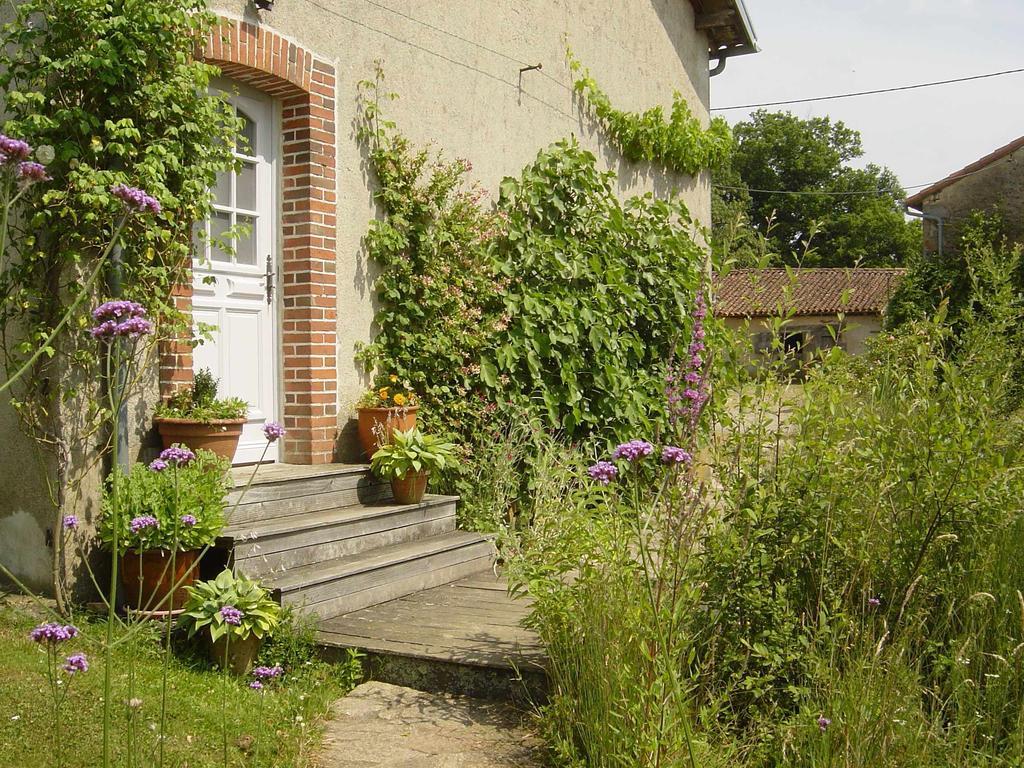 Вилла Chez Tartaud Lathus St Remy Экстерьер фото